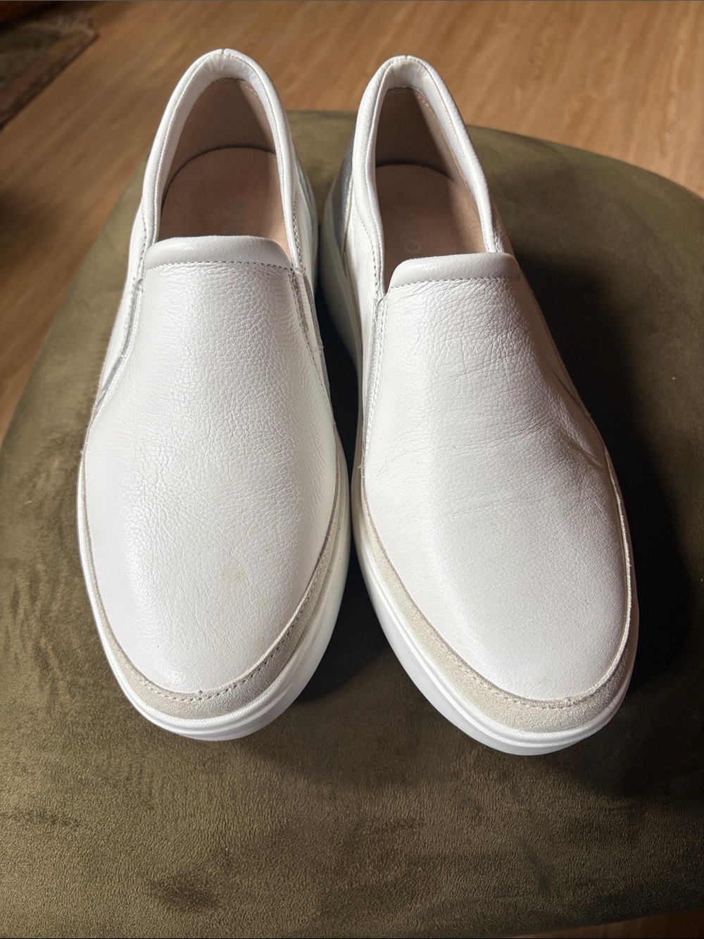 Vionic White Slip-On Leather Mules
